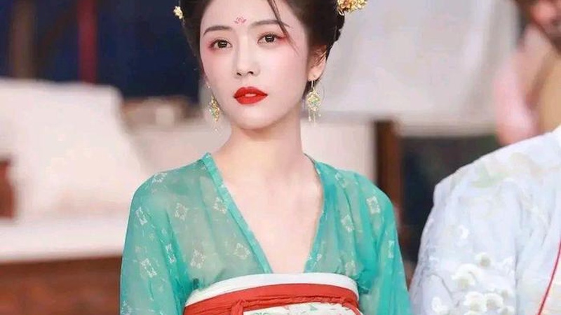 白鹿李昀锐双脸同框大片花絮曝光，新剧默契引全网热议